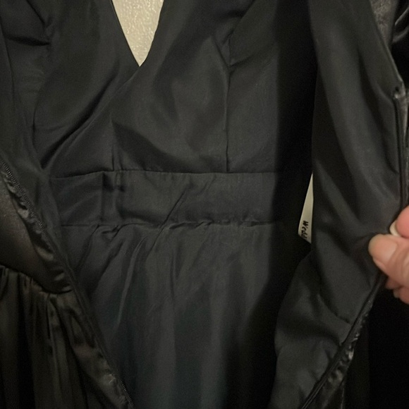 Black Plunge Neck Bishop Sleeve Gown - Picture 12 of 14